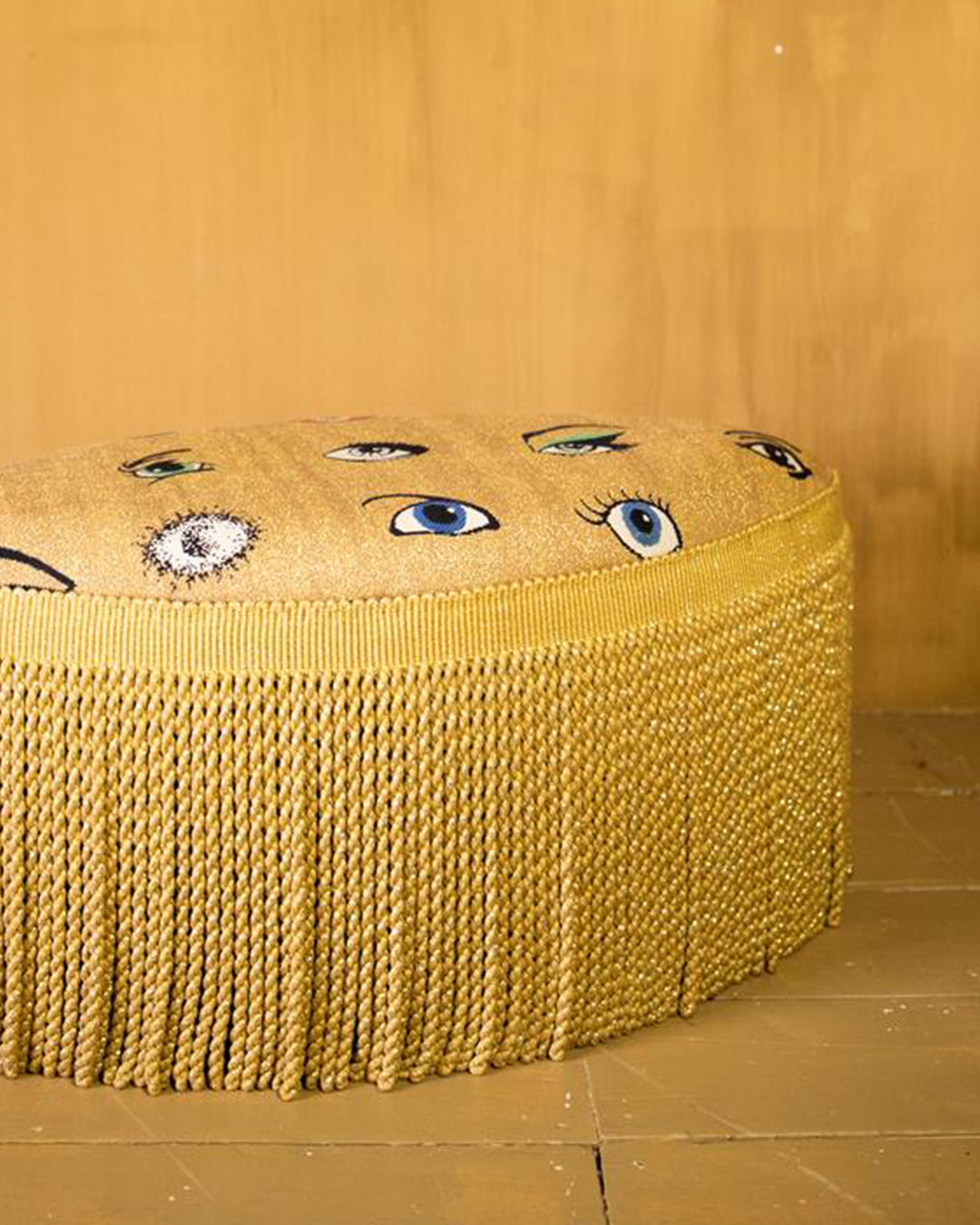 Pouffe with eyes design